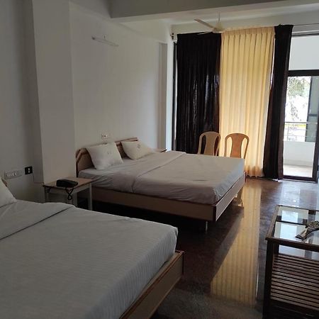 Hotel Sabari Residency Vālpārai Zewnętrze zdjęcie