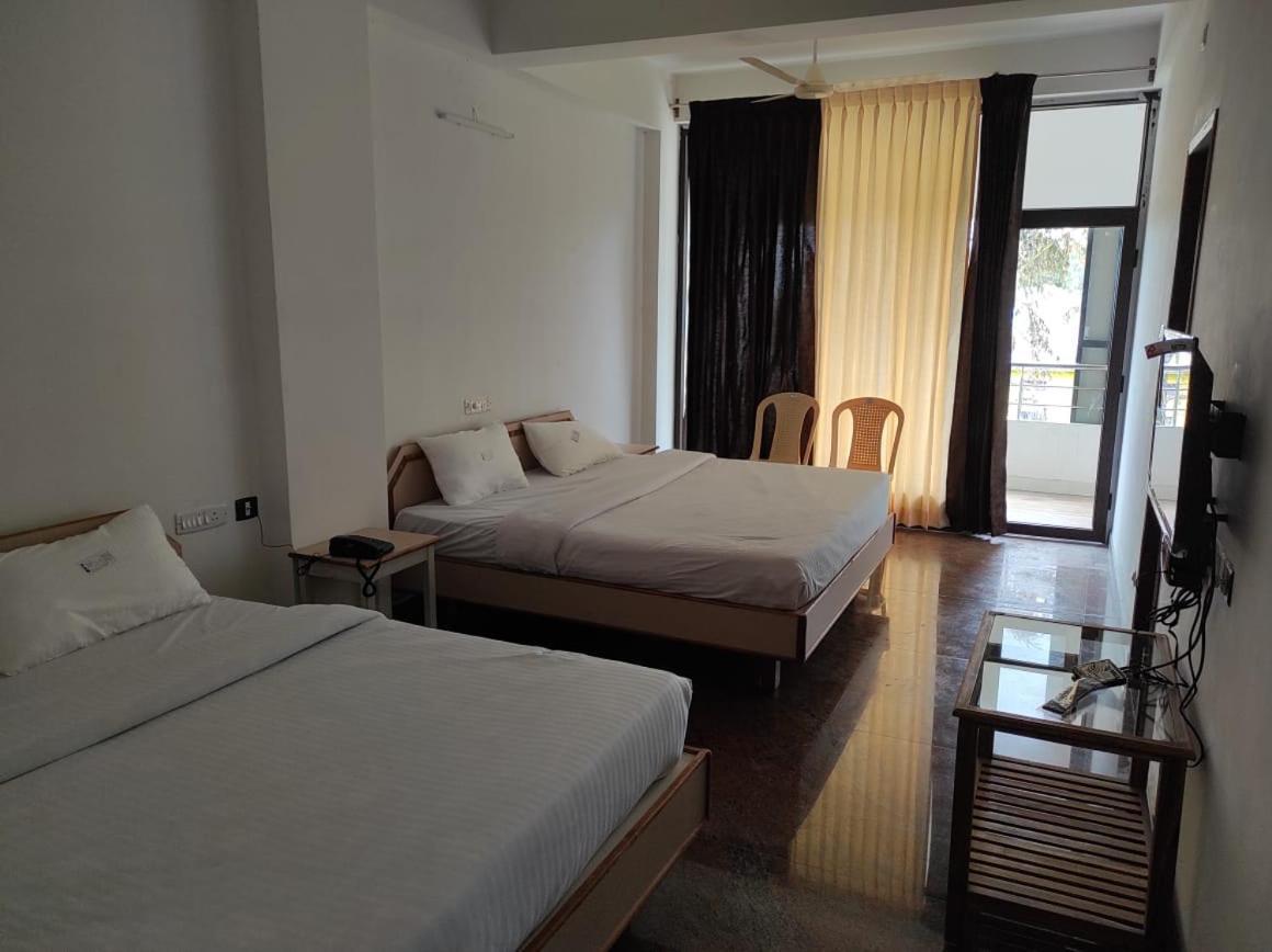 Hotel Sabari Residency Vālpārai Zewnętrze zdjęcie