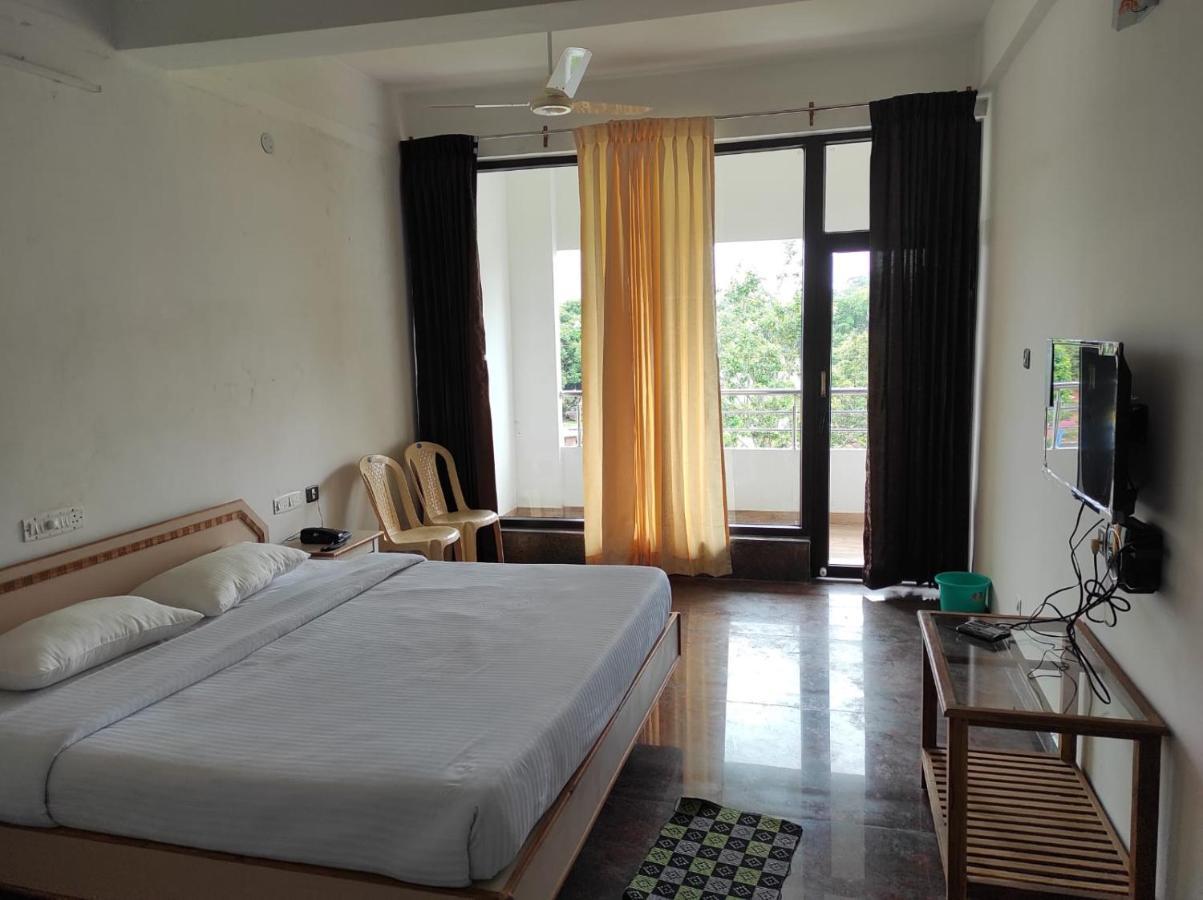 Hotel Sabari Residency Vālpārai Zewnętrze zdjęcie