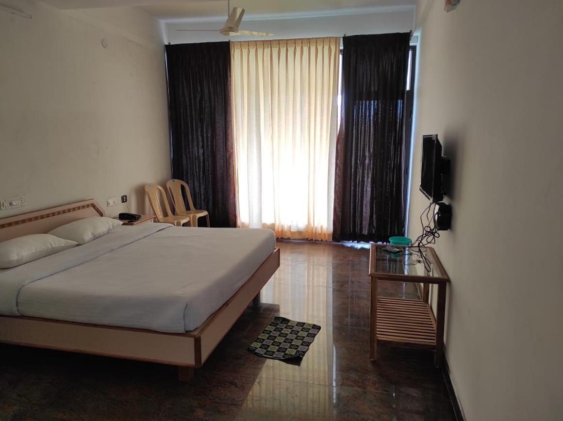 Hotel Sabari Residency Vālpārai Zewnętrze zdjęcie